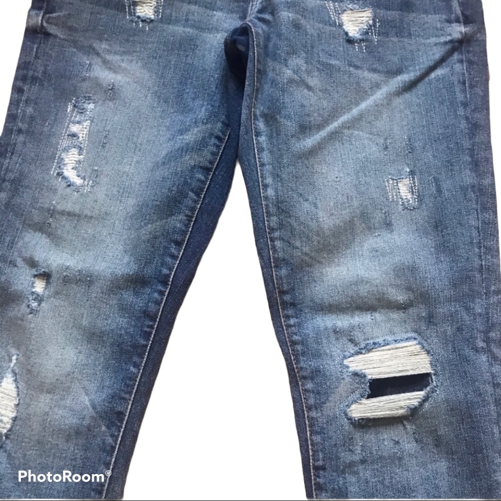 NWT GAP Best Girlfriend Distressed Jeans Mid Wash Relaxed Fit Women’s Size 25 - Picture 3 of 5